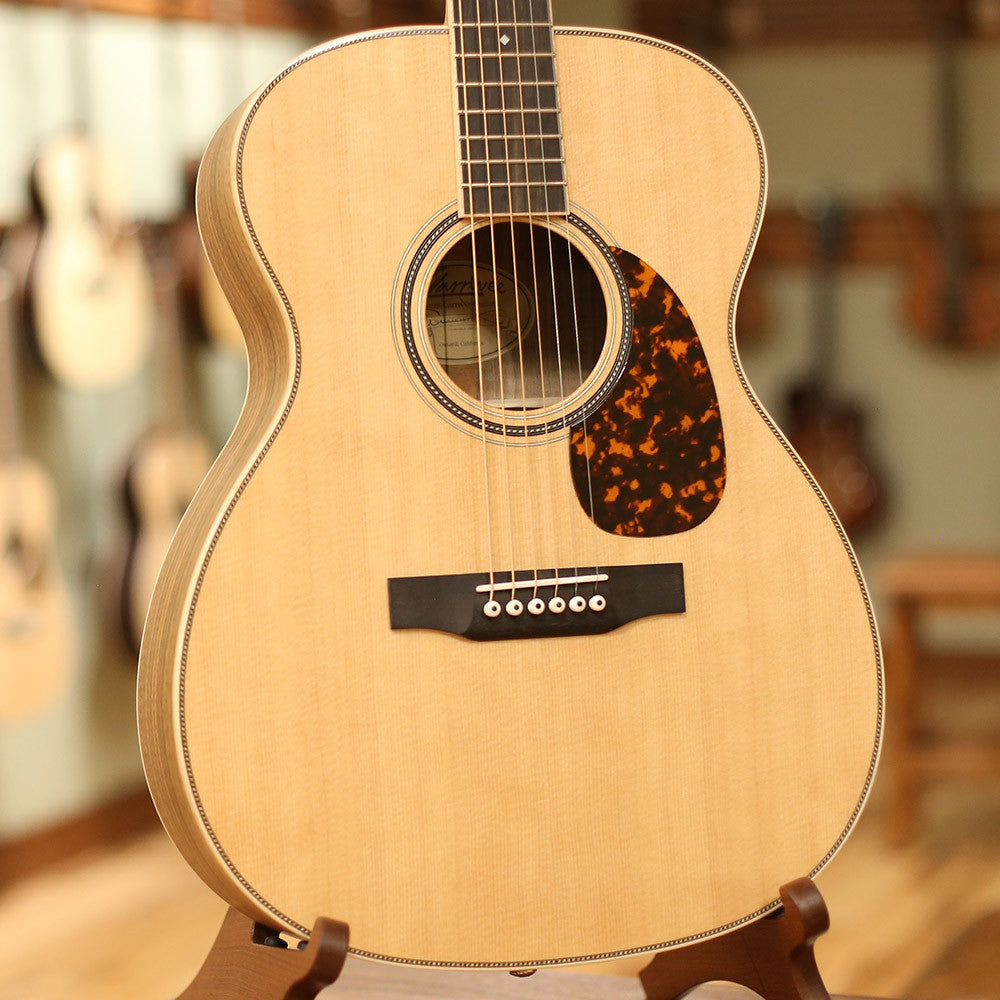 Larrivee OM-40 Walnut Custom