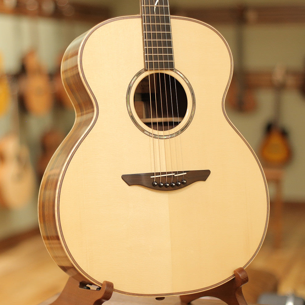 Avalon acoustic deals guitar